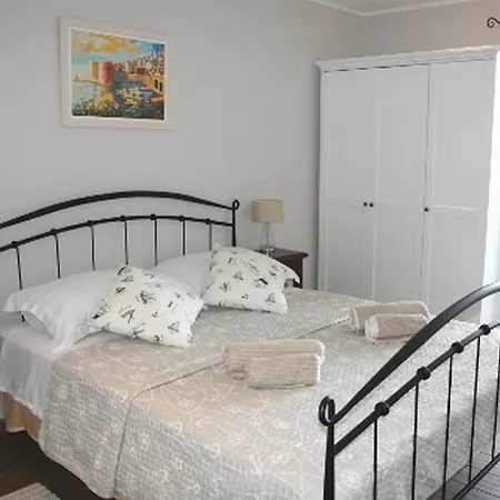Mirjana - Comfort With Terrace And Sea View Cikas Apartman Mlini